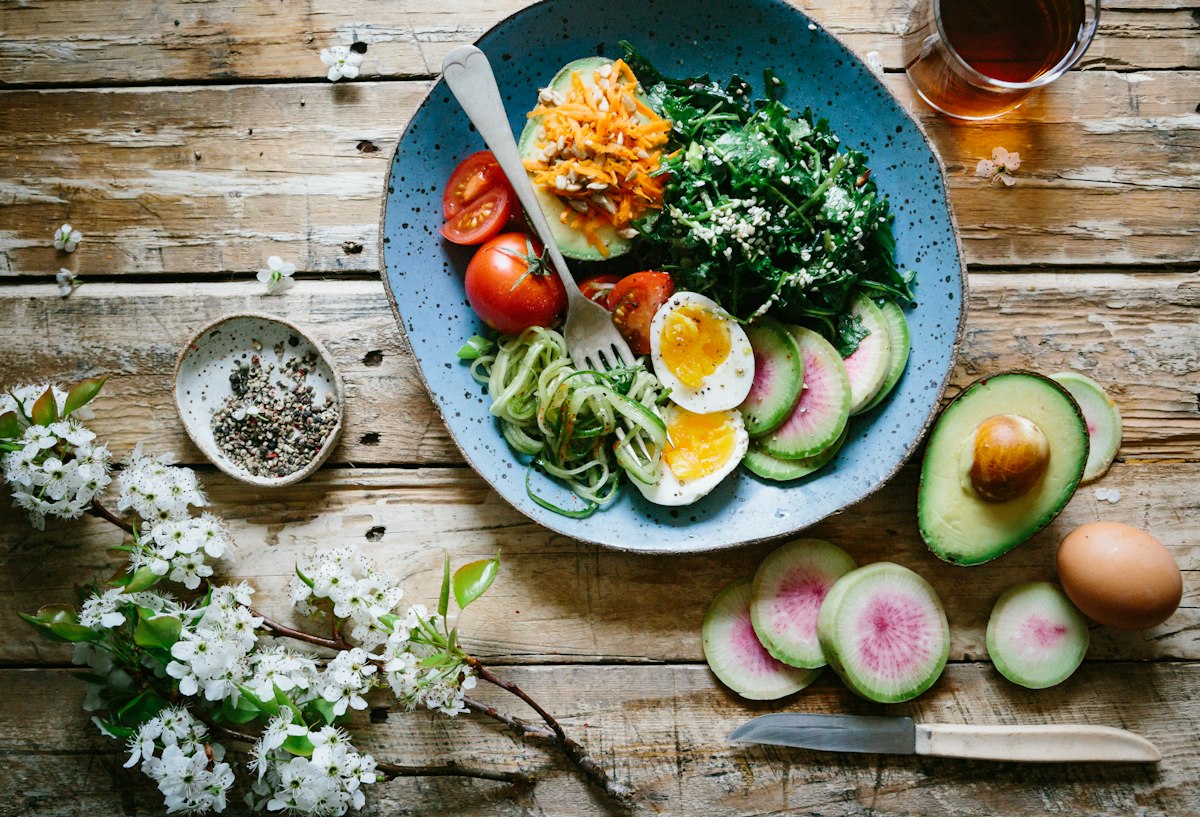 Oats and high-fibre foods representing psyllium husk benefits
